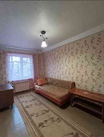 возле 114 школы на Тихом.. недорого трехкомнатная Донецк