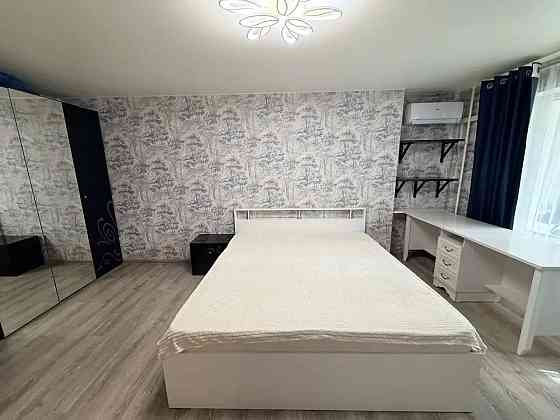 Крытого рынка, улица Генерала Антонова, 5. 7 минут на машине до Донецк Сити, Центр Города Ворошилов Донецк