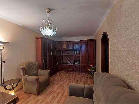 Продам 2-х ком. квартиру и капитальный гараж . Ленинский пр. Обжора. Донецк