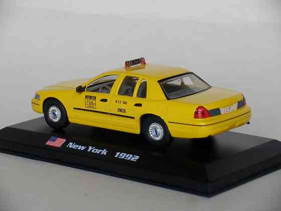 Ford Crown Victoria (2000) - AMERCOM - масштаб меньше, чем 1/43 Донецк