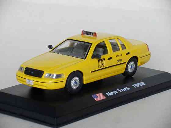 Ford Crown Victoria (2000) - AMERCOM - масштаб меньше, чем 1/43 Донецк
