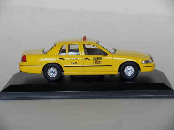 Ford Crown Victoria (2000) - AMERCOM - масштаб меньше, чем 1/43 Донецк