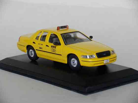 Ford Crown Victoria (2000) - AMERCOM - масштаб меньше, чем 1/43 Донецк