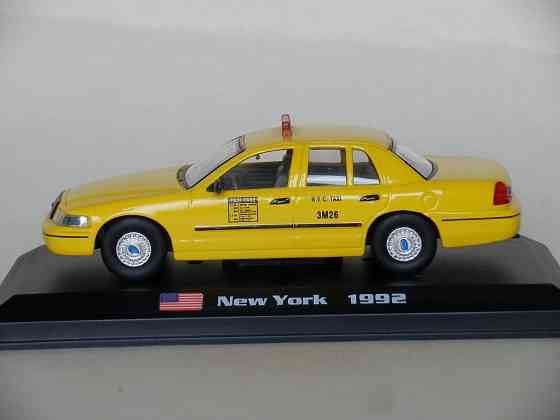 Ford Crown Victoria (2000) - AMERCOM - масштаб меньше, чем 1/43 Донецк