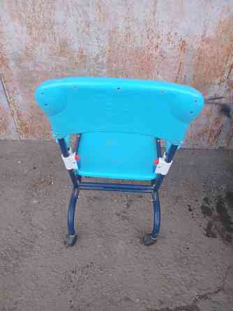 Продаю детский стульчик на колёсиках Донецк