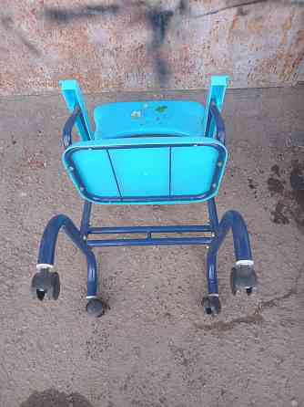 Продаю детский стульчик на колёсиках Донецк