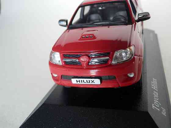 Toyota Hilux - MINICHAMPS - 1/43 (нет эмблемы на радиаторе, шагрень на дверях) Донецк