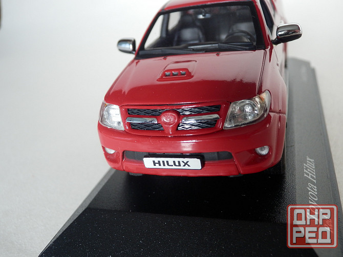 Toyota Hilux - MINICHAMPS - 1/43 (нет эмблемы на радиаторе, шагрень на дверях) Донецк - изображение 2