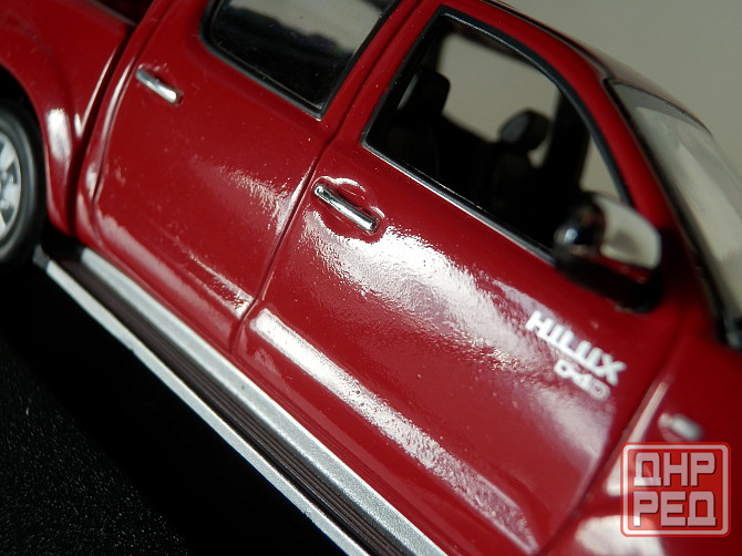 Toyota Hilux - MINICHAMPS - 1/43 (нет эмблемы на радиаторе, шагрень на дверях) Донецк - изображение 3