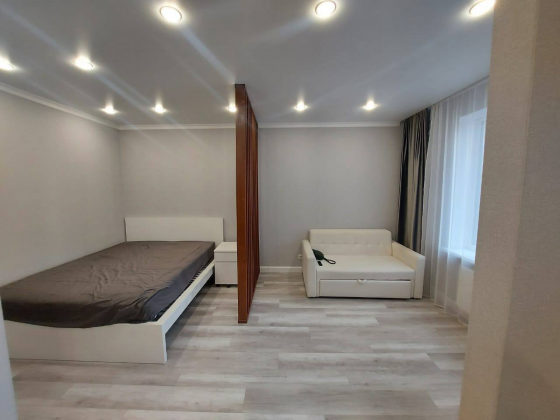 Сдается уютная студия 30,4 м² с лоджией и кладовой на ул. Куйбышева Донецк