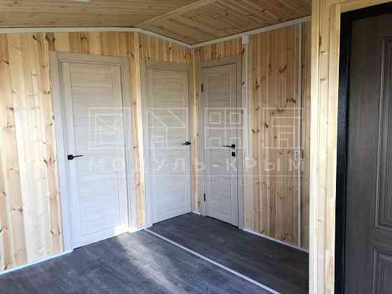 Бежевый дачный домик с террасой. Донецк