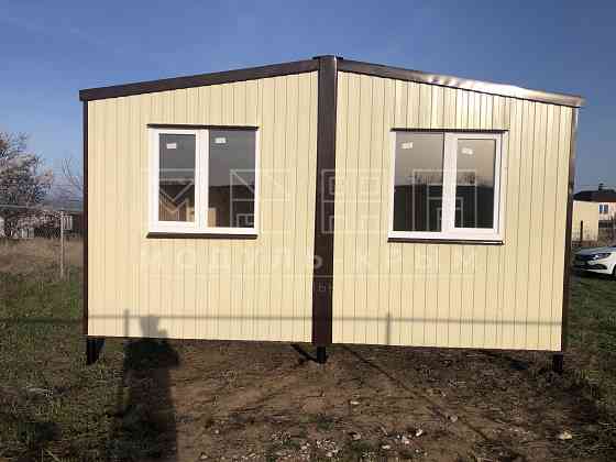 Бежевый дачный домик с террасой. Донецк