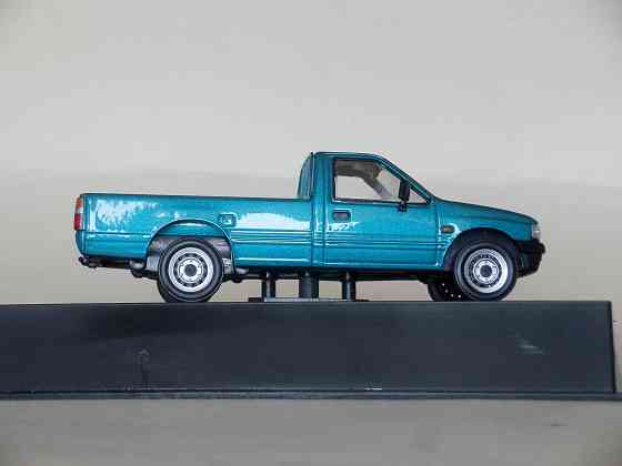 Opel Campo (сломано зеркало, скол краски, трещина в боксе) - Eaglemoss -1/43 Донецк