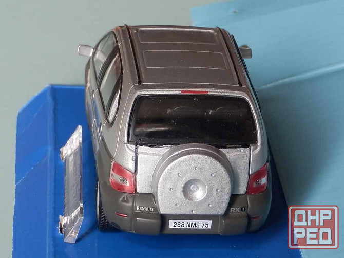 Renault RX4 (серебристый) - CARARAMA - 1/43 Донецк - изображение 4