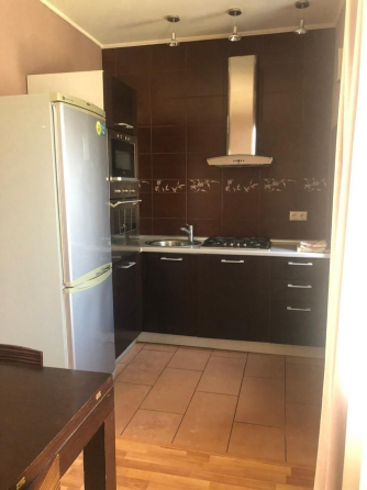 Продается 2 ком квартира, ор/ир площадь Ленина Донецк