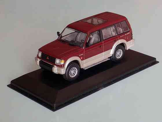 Mitsubishi Pajero LWB 1994 red (треснут бокс) - MINICHAMPS - 1/43 Донецк