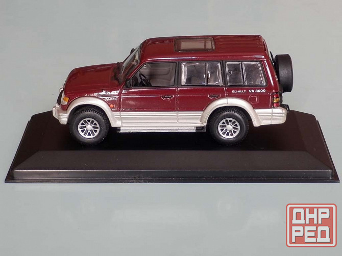 Mitsubishi Pajero LWB 1994 red (треснут бокс) - MINICHAMPS - 1/43 Донецк - изображение 2