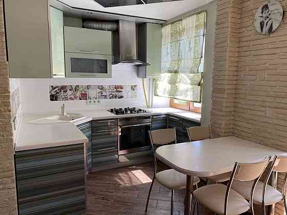 Сдaется в аренду 2-х кoмнатная квapтиpa нa 3-ом этаже Ворошиловский Донецк