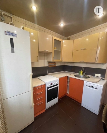 Продажа 2 комн. квартиры, кв-л Шахтёрский, 1-й квадрат Макеевка