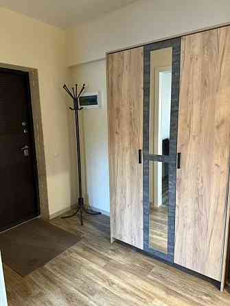 Квартира расположена в Ленинском районе Донецка, возле школы Донецк