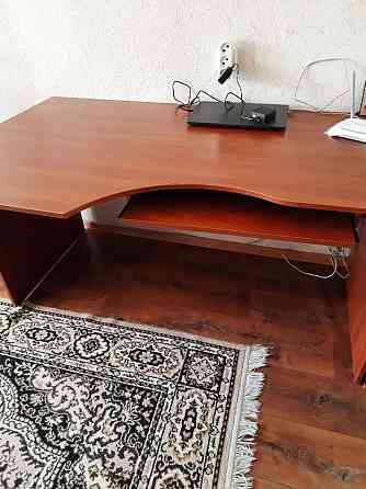 Продам компьютерно-письменный стол с тумбой Донецк