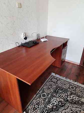 Продам компьютерно-письменный стол с тумбой Донецк