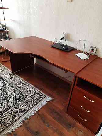 Продам компьютерно-письменный стол с тумбой Донецк