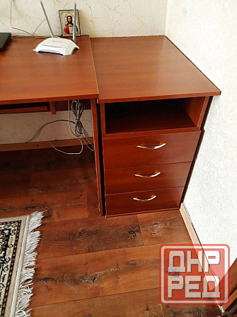 Продам компьютерно-письменный стол с тумбой Донецк - изображение 2