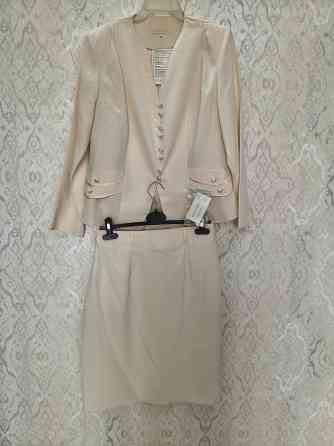 Костюм женский шелковый. Новый Донецк