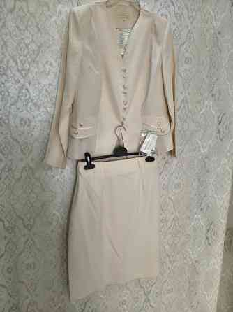 Костюм женский шелковый. Новый Донецк