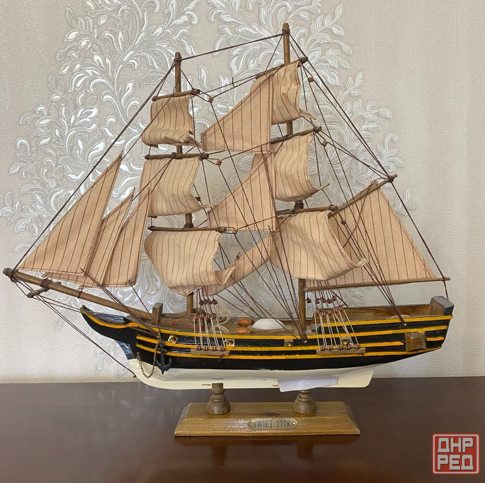 Продам сувенирную модель корабля Донецк - изображение 1
