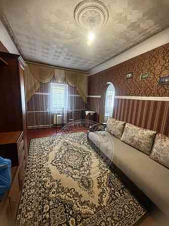 1\2 дома и гараж в центре р-он Плеханово т Макеевка