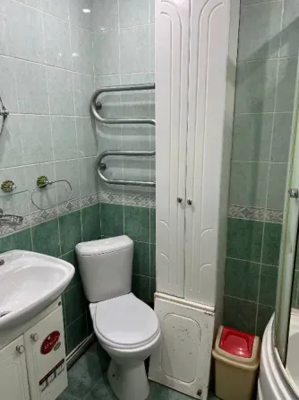 Продам 1 к.кв. с холлом, Будённовский р-н, Донской. 4/9, 39/18/10,3(холл). Донецк