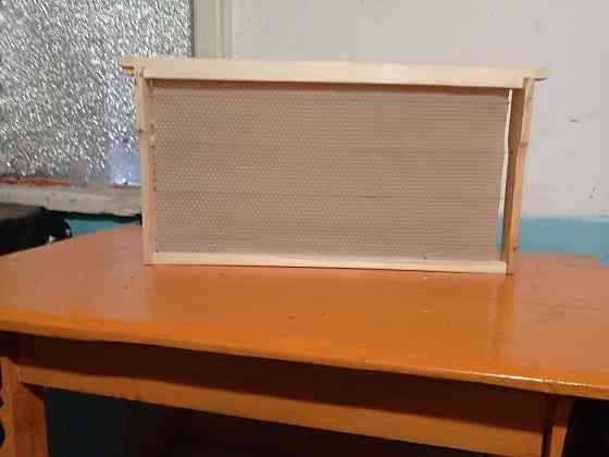 Рамка с вощиной новая новая без вощины , б/у , с утеплением. Снежное