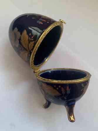 Пасхальное яйцо-шкатулка ( керамика ) 9.5"6 см. Донецк