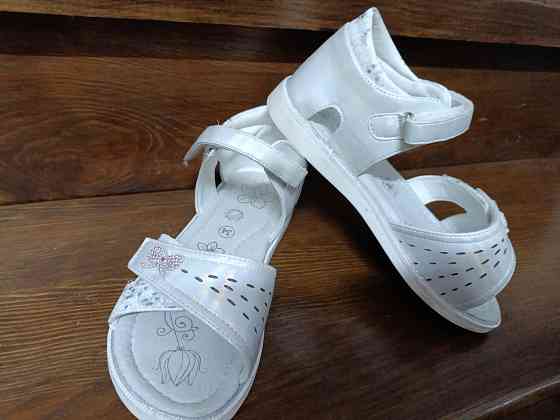 Босоножки белые как новые р.34 нарядные Донецк
