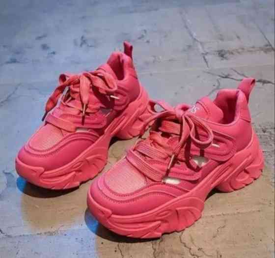 Кроссовки женские Донецк