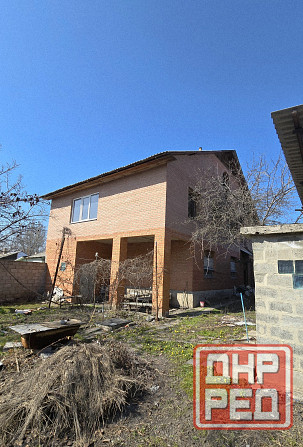 Продаю 2х этажный дом с гаражом в Донецке, ориентир "Кировец" Срочно 3.2 млн рублей Донецк - изображение 1