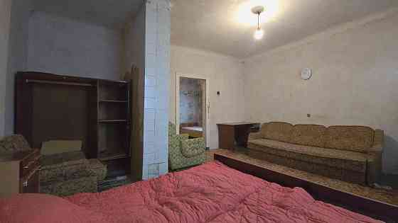 Продам уютный домик с гаражом на хорошем участке земли, правильной формы. Донецк