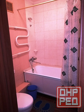 Сдается 1 кон. кв,. Хорошее состояние, чисто и уютно, есть кровать и диван Донецк - изображение 3