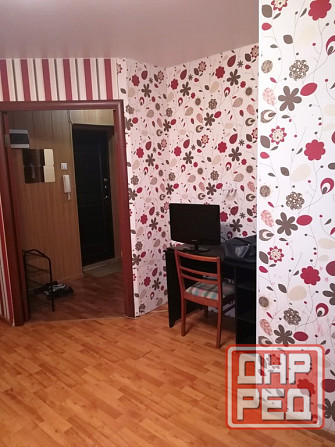 Сдается 1 кон. кв,. Хорошее состояние, чисто и уютно, есть кровать и диван Донецк - изображение 2