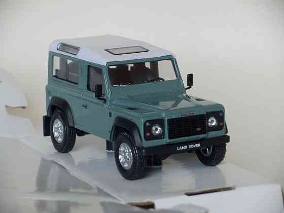 Land Rover Defender - CARARAMA - 1/43 Донецк