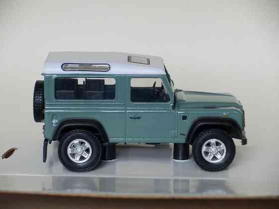 Land Rover Defender - CARARAMA - 1/43 Донецк