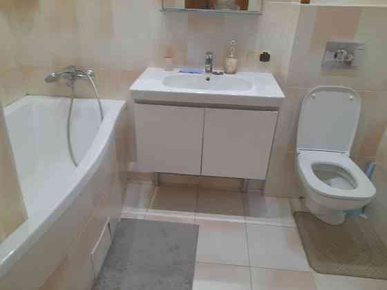 Сдается однокомнатная квартира в Кировском районе.Просторная, комната 21м, кухня 12,большой балкон, Донецк