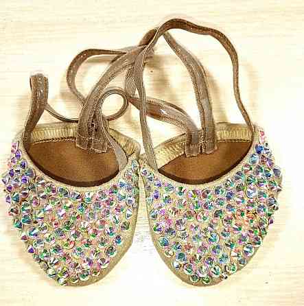 Декорирование стразами получешек для художественной гимнастики Мариуполь