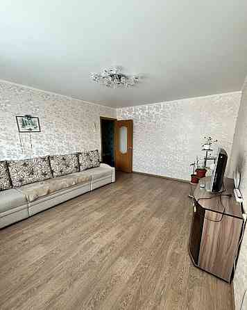 Cдается уютнaя трехкомнатная кваpтирa по выгодной ценe ( 27 тысяч рублей в месяц!!!). Куйбышевский р Донецк