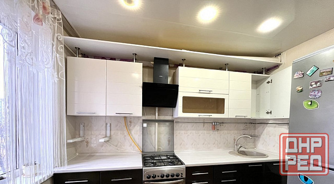 Сдаётся уютная трёхкомнатная квартира площадью 60 кв. м. Кировский район, текстильщик Донецк - изображение 1