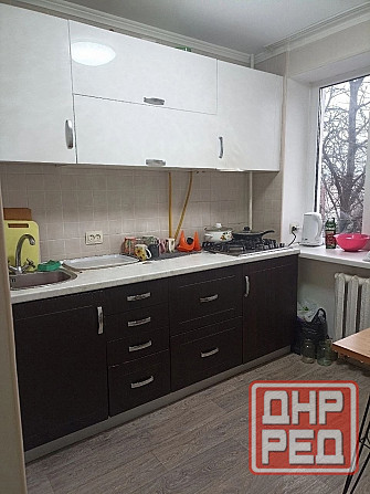 Сдам однокомнатную квартиру с накопительным баком в Калининском районе на Краснофлотской улице Донецк - изображение 1