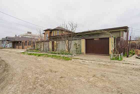 Просторный дом с четырьмя комнатами в развитом районе Краснодара Краснодар