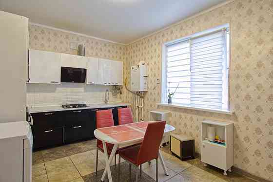 Просторный дом с четырьмя комнатами в развитом районе Краснодара Краснодар